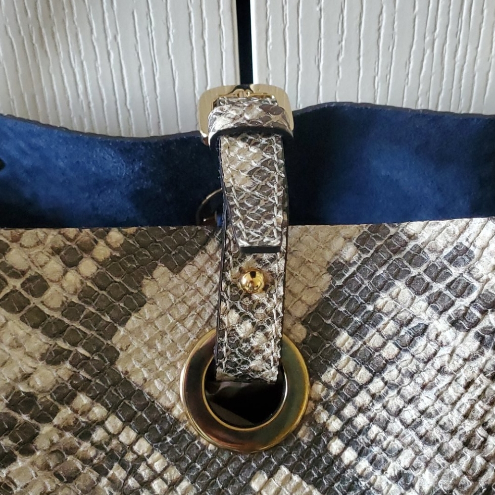 Italian Gen Leather Python Print Large Purse - Picture 16 of 16